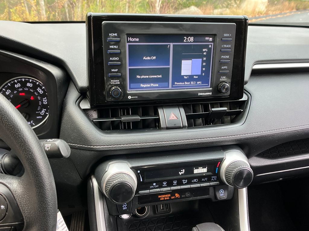 Used 2022 Toyota RAV4 LE image 16