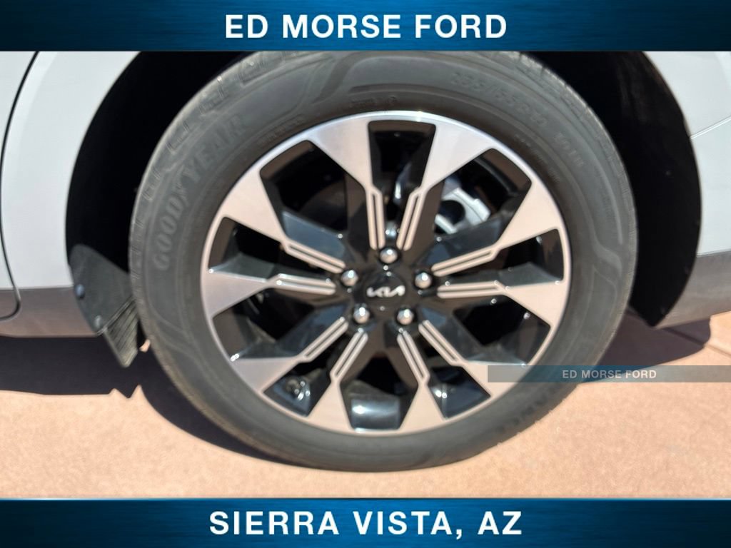 Certified 2023 Kia Carnival EX FWD image 42
