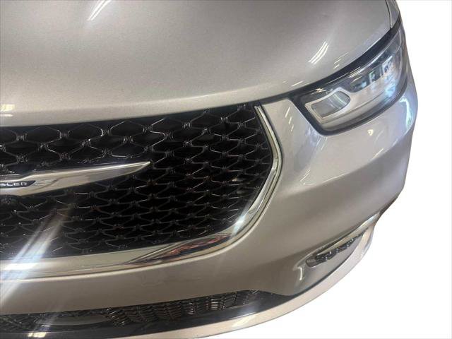 Certified 2021 Chrysler Pacifica Limited AWD/4WD image 5
