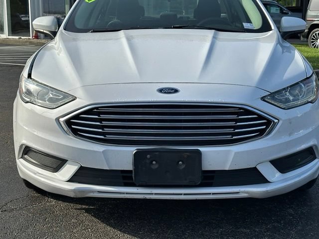 Used 2017 Ford Fusion SE w/ Fusion SE Technology Package FWD image 4