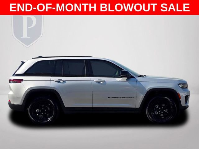 Used 2025 Jeep Grand Cherokee Altitude AWD/4WD image 4