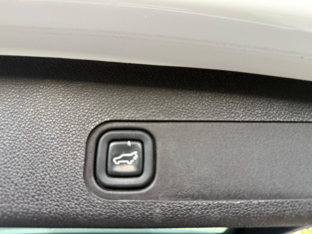 Used 2013 Chevrolet Suburban LTZ AWD/4WD image 20