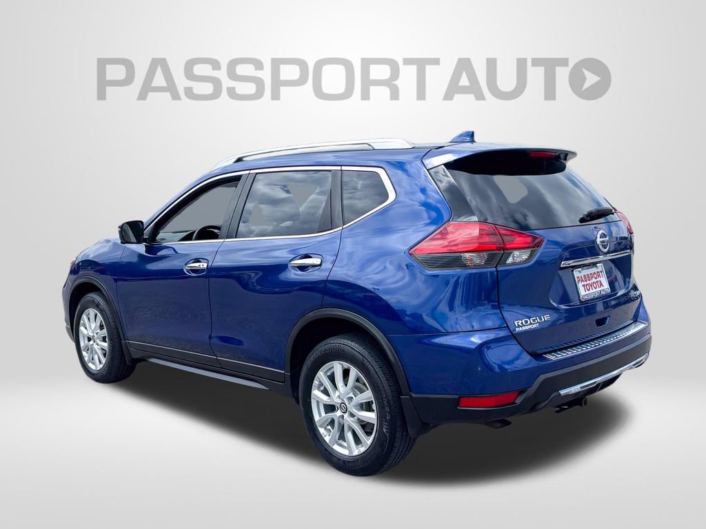 Used 2017 Nissan Rogue SV w/ SV Premium Package AWD/4WD image 4