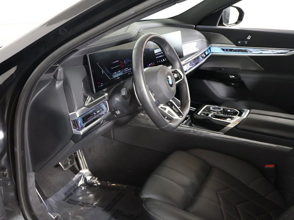 Used 2025 BMW 740i xDrive image 27