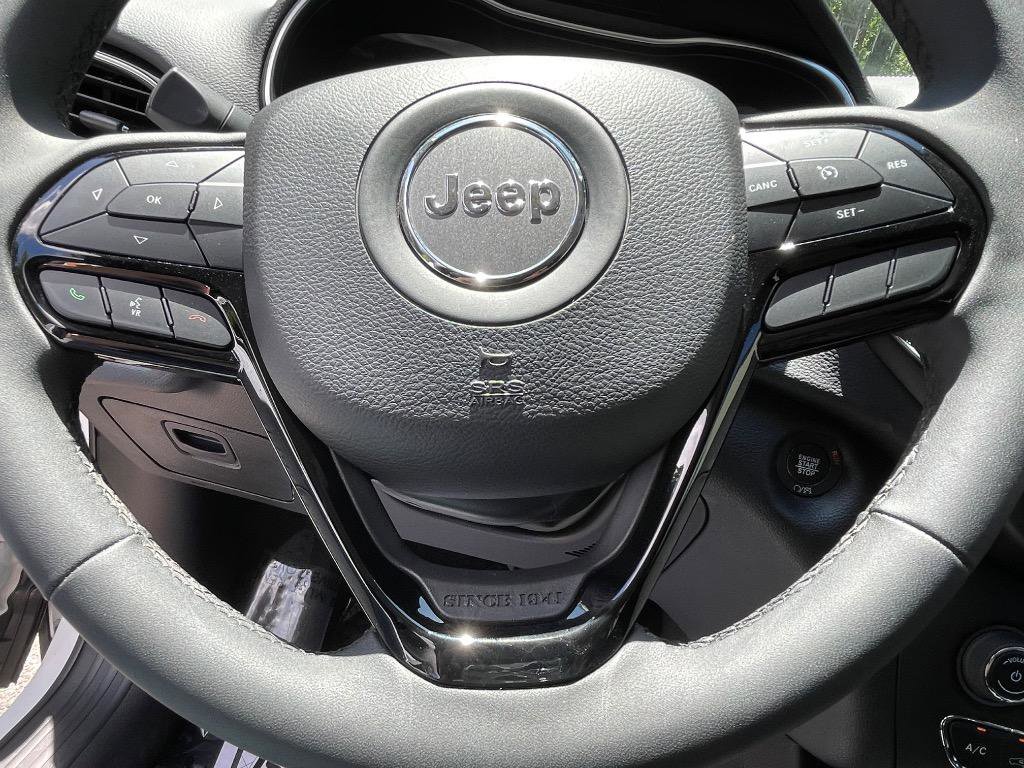 Used 2020 Jeep Cherokee Latitude Plus image 23