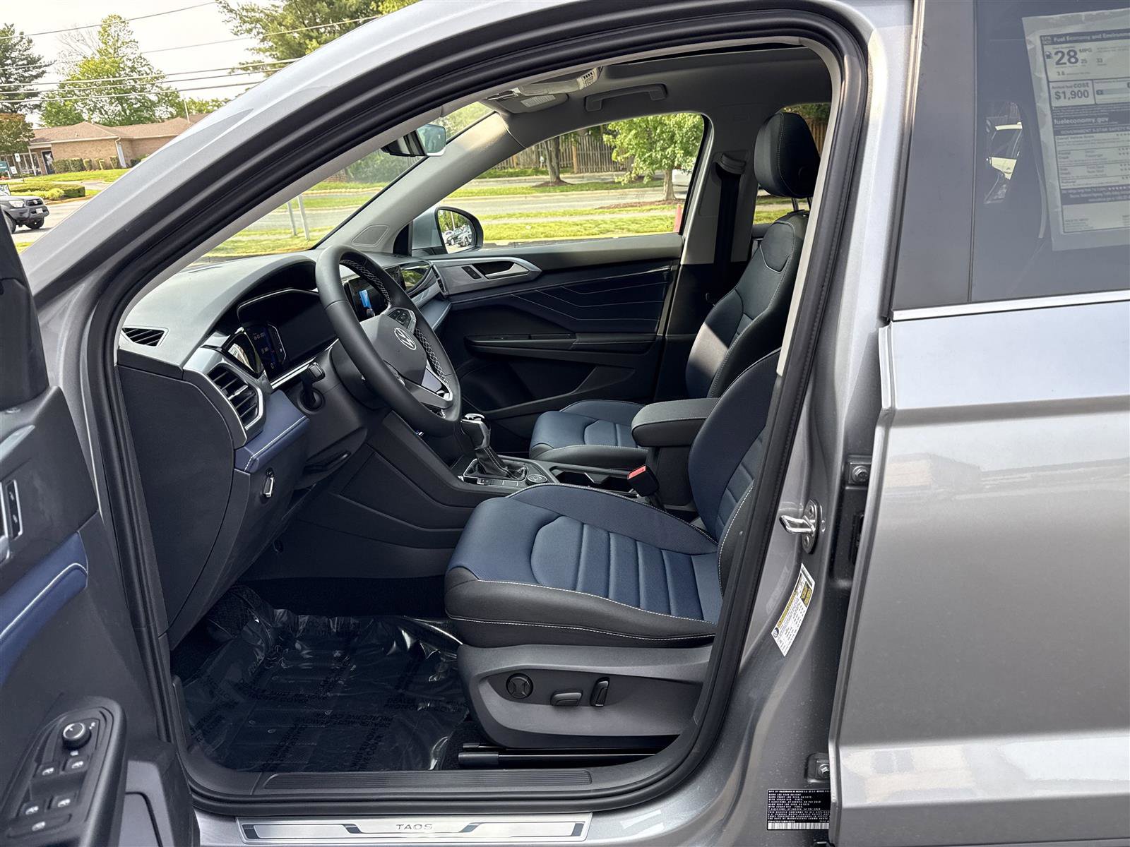 New 2025 Volkswagen Taos SEL image 13