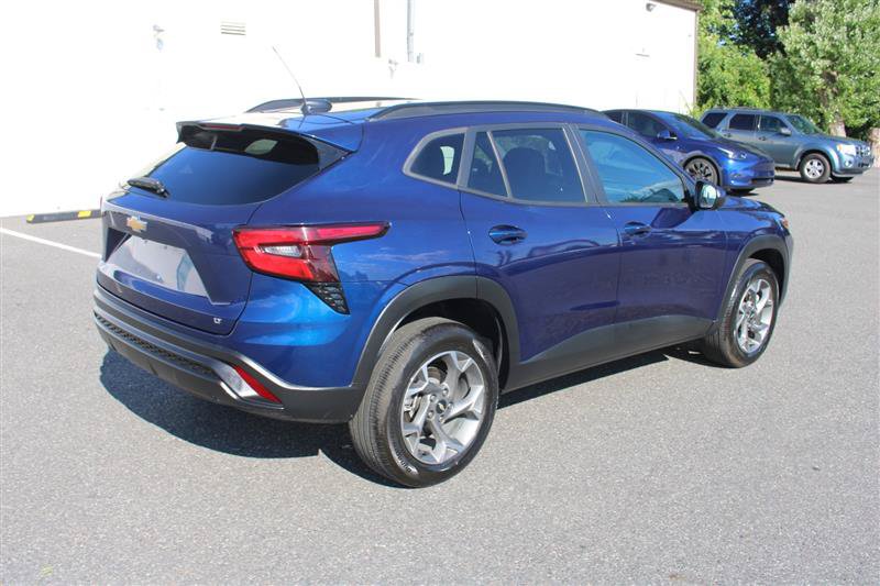 Used 2024 Chevrolet Trax LT w/ Driver Confidence Package FWD image 7
