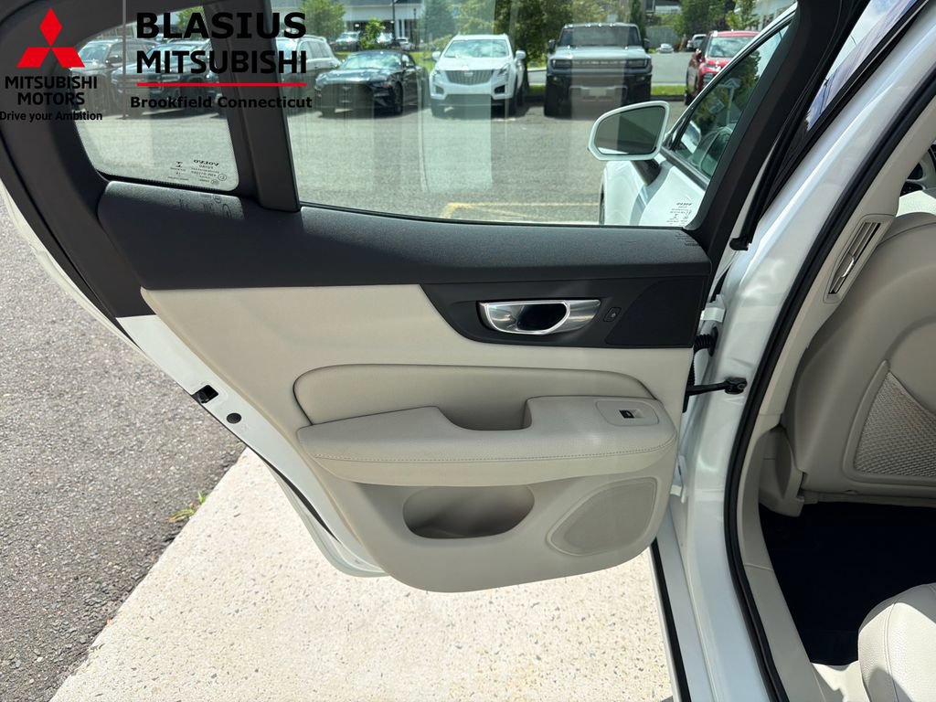 Used 2019 Volvo S60 T5 Momentum w/ Multimedia Package FWD image 44
