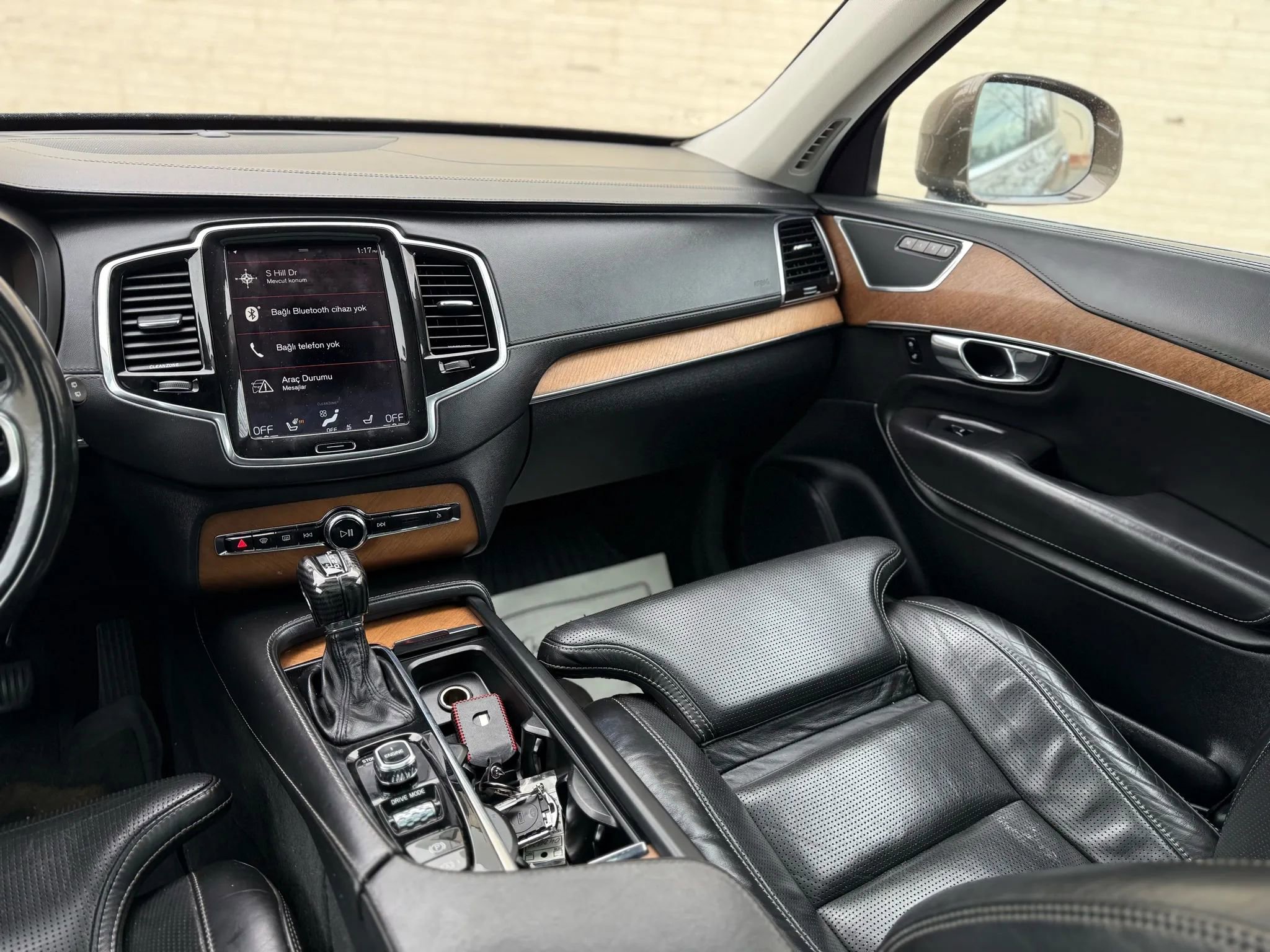 Used 2016 Volvo XC90 T6 Inscription w/ Vision Package image 9