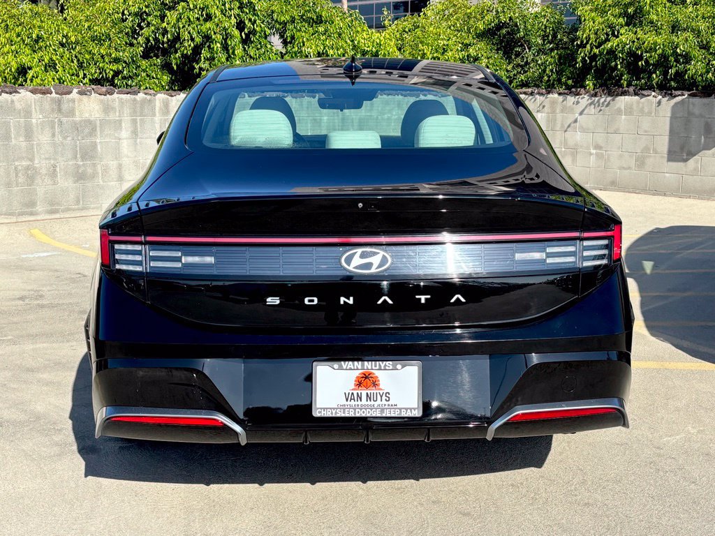 Used 2025 Hyundai Sonata SEL FWD image 4