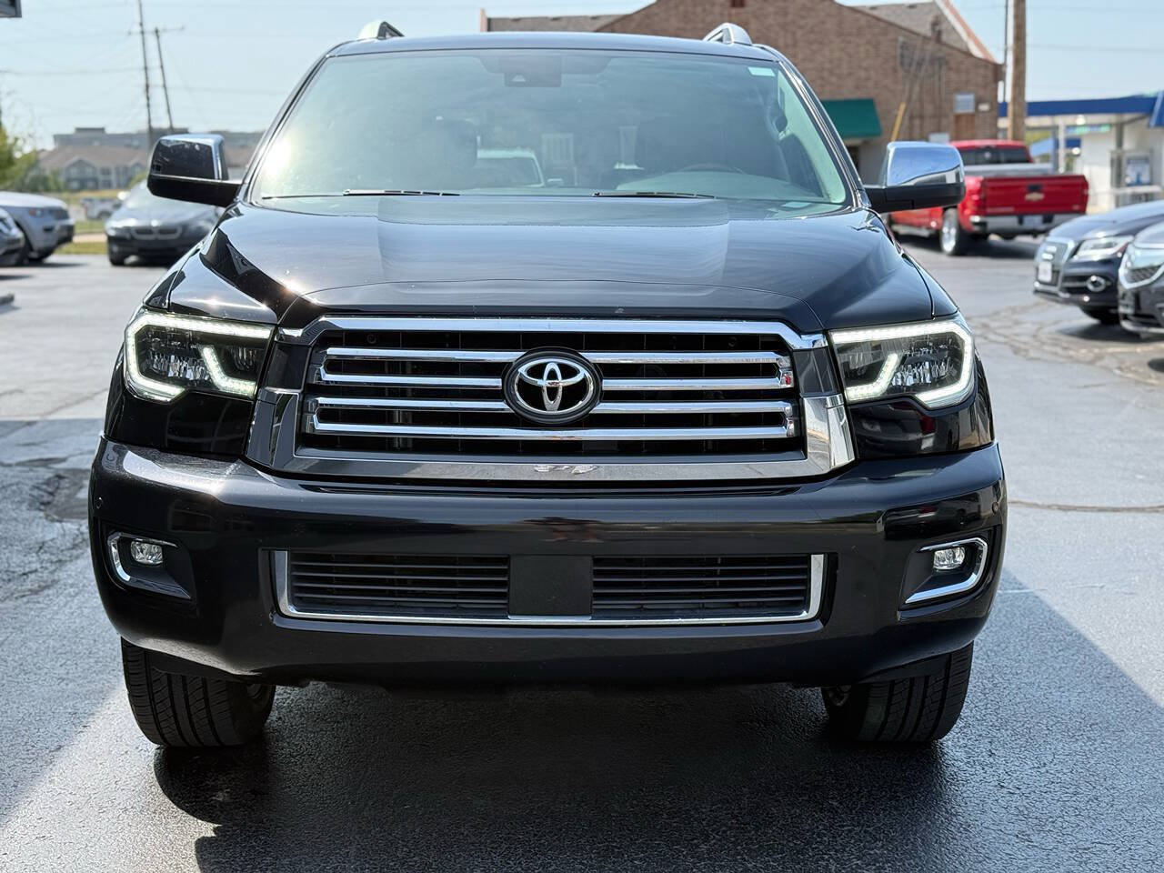 Used 2020 Toyota Sequoia Platinum AWD/4WD image 2