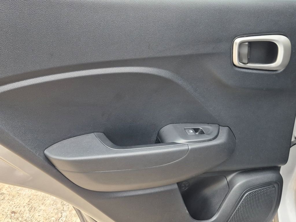 Used 2025 Hyundai Venue SEL FWD image 19