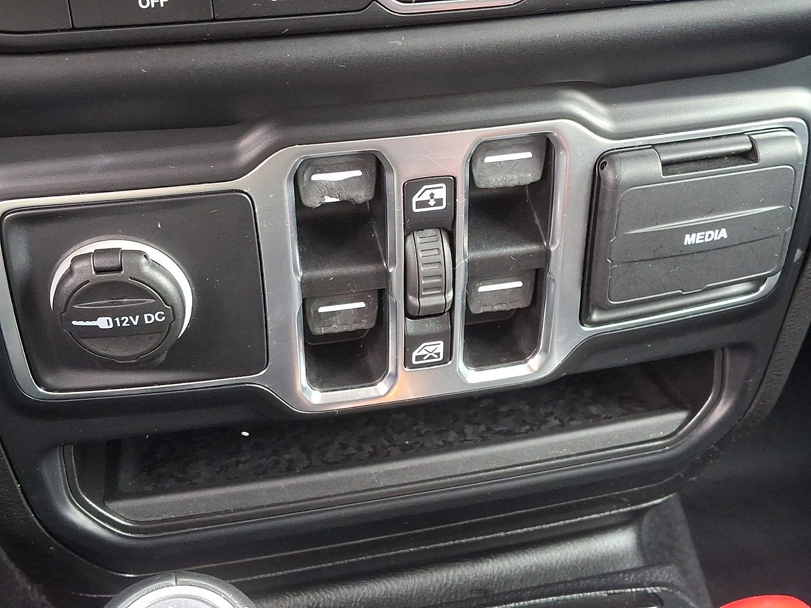 Used 2021 Jeep Wrangler Unlimited Sahara image 27