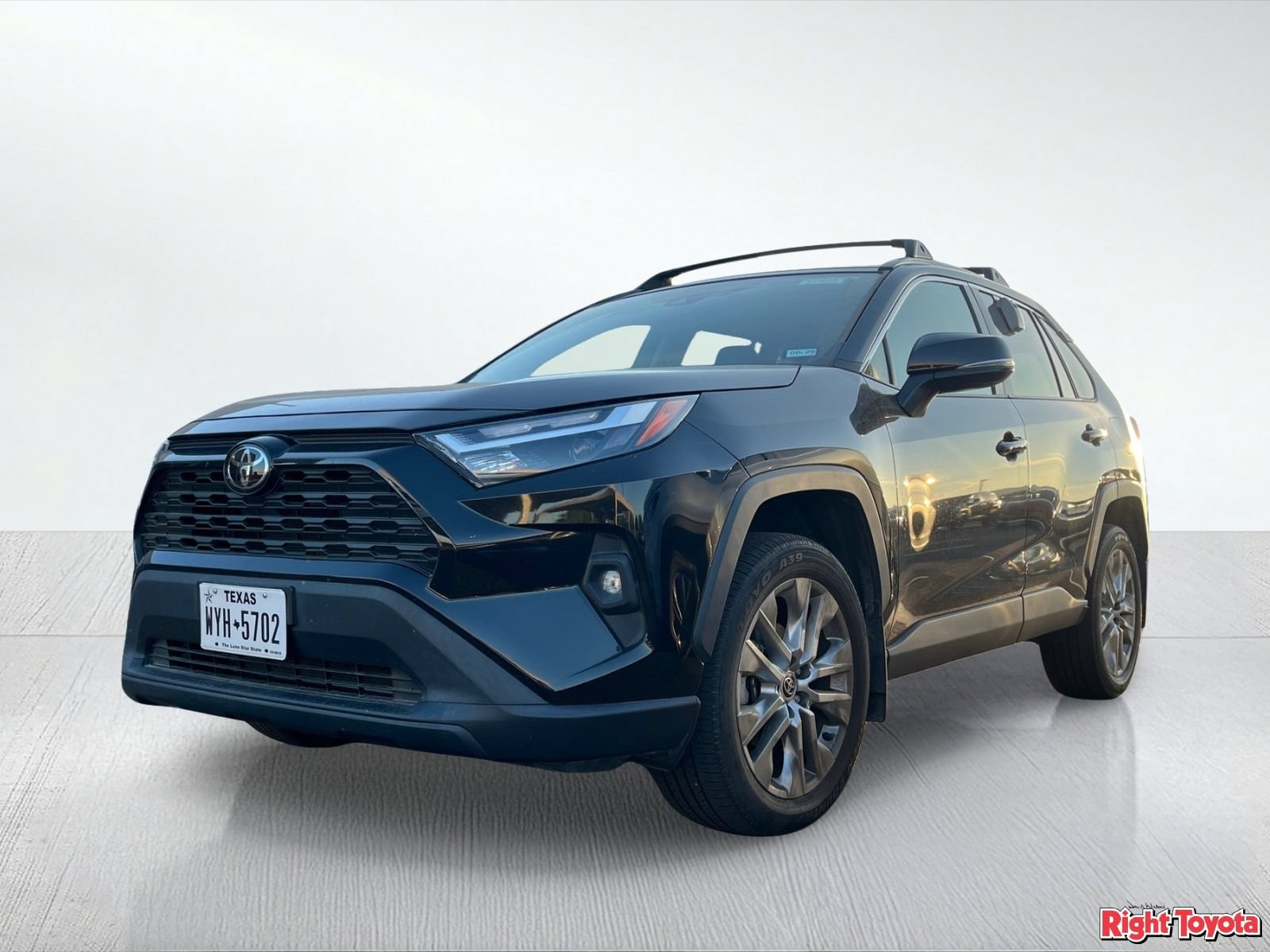 Used 2023 Toyota RAV4 XLE Premium FWD image 2