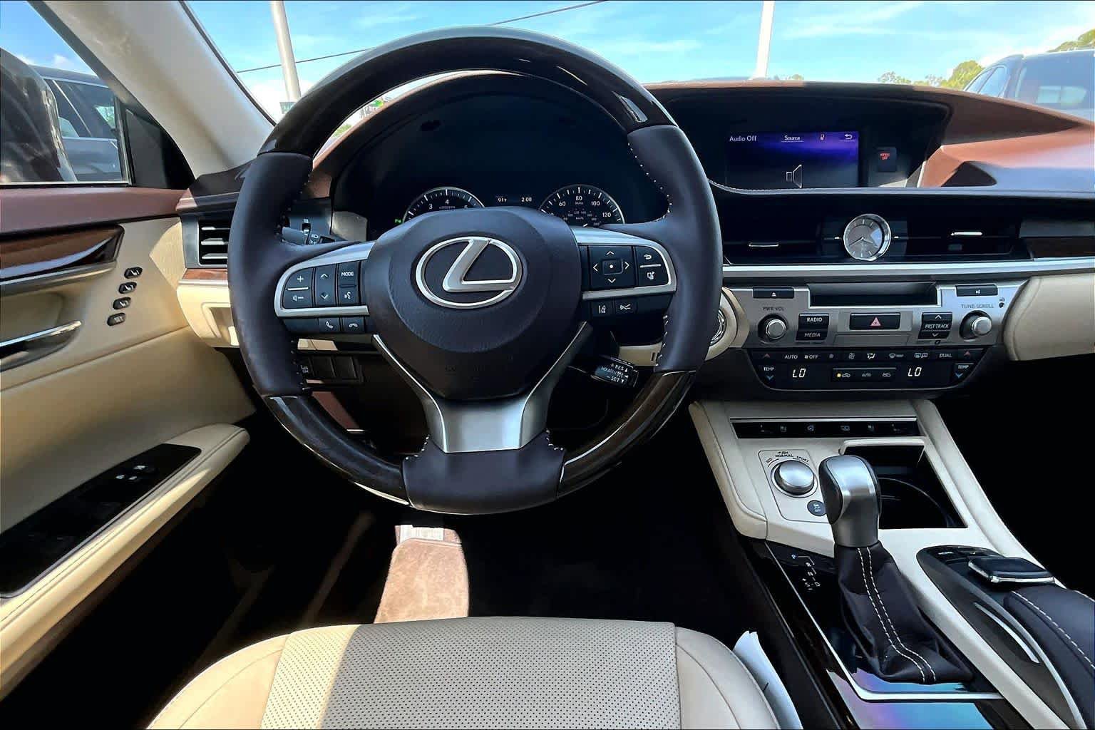 Used 2017 Lexus ES 350 w/ Luxury Package FWD image 6