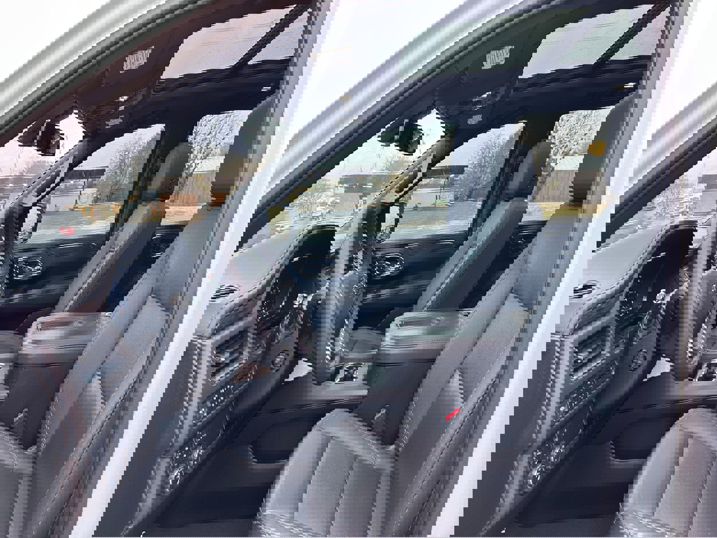 Used 2022 Chevrolet Tahoe Z71 w/ Luxury Package image 18