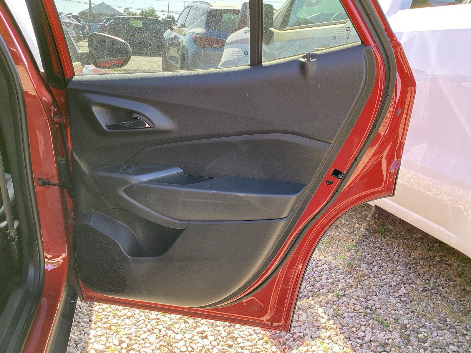 Used 2026 Chevrolet Trax RS w/ Sunroof Package FWD image 6