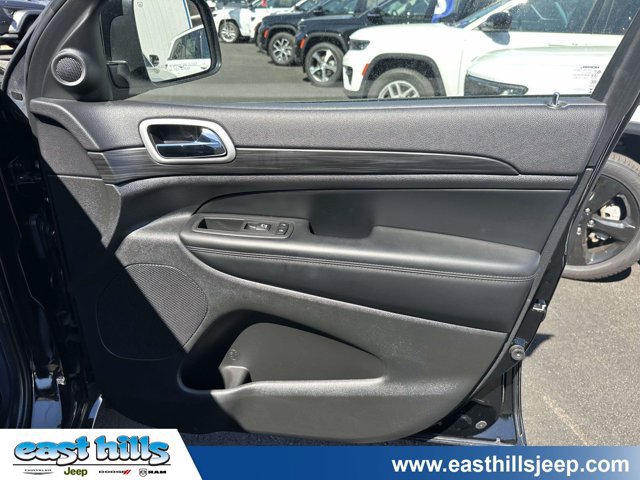 Certified 2022 Jeep Grand Cherokee Laredo X AWD/4WD image 26