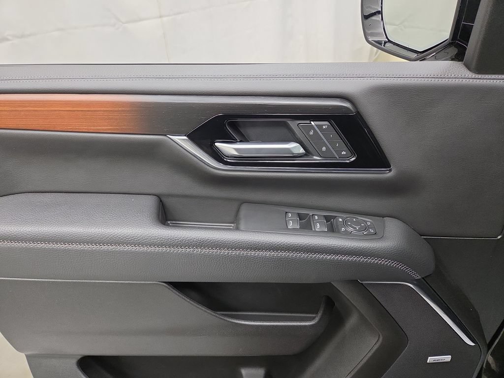 Used 2025 GMC Yukon XL Denali AWD/4WD image 21