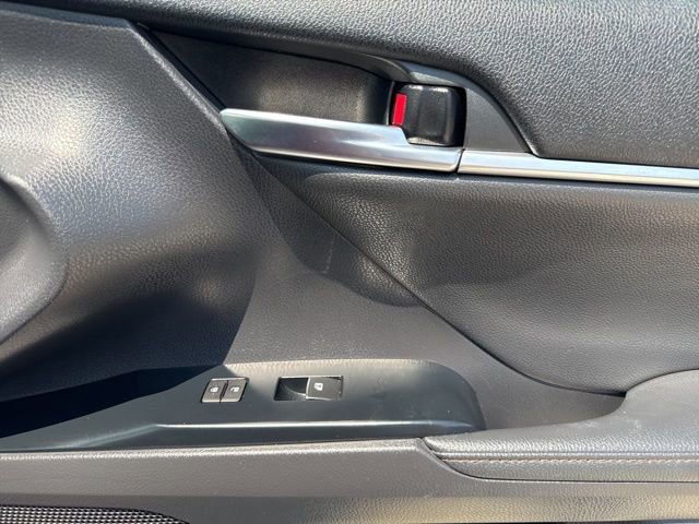 Used 2020 Toyota Camry XLE image 32