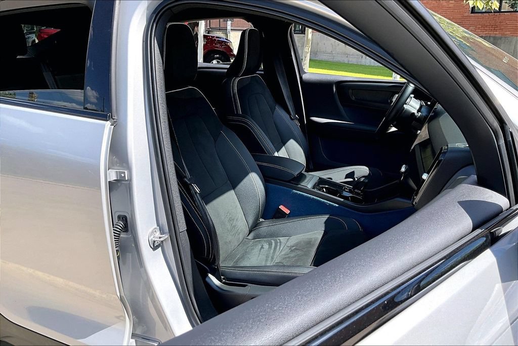 Certified 2023 Volvo C40 P8 Recharge Ultimate w/ Protection Package Premier AWD/4WD image 10