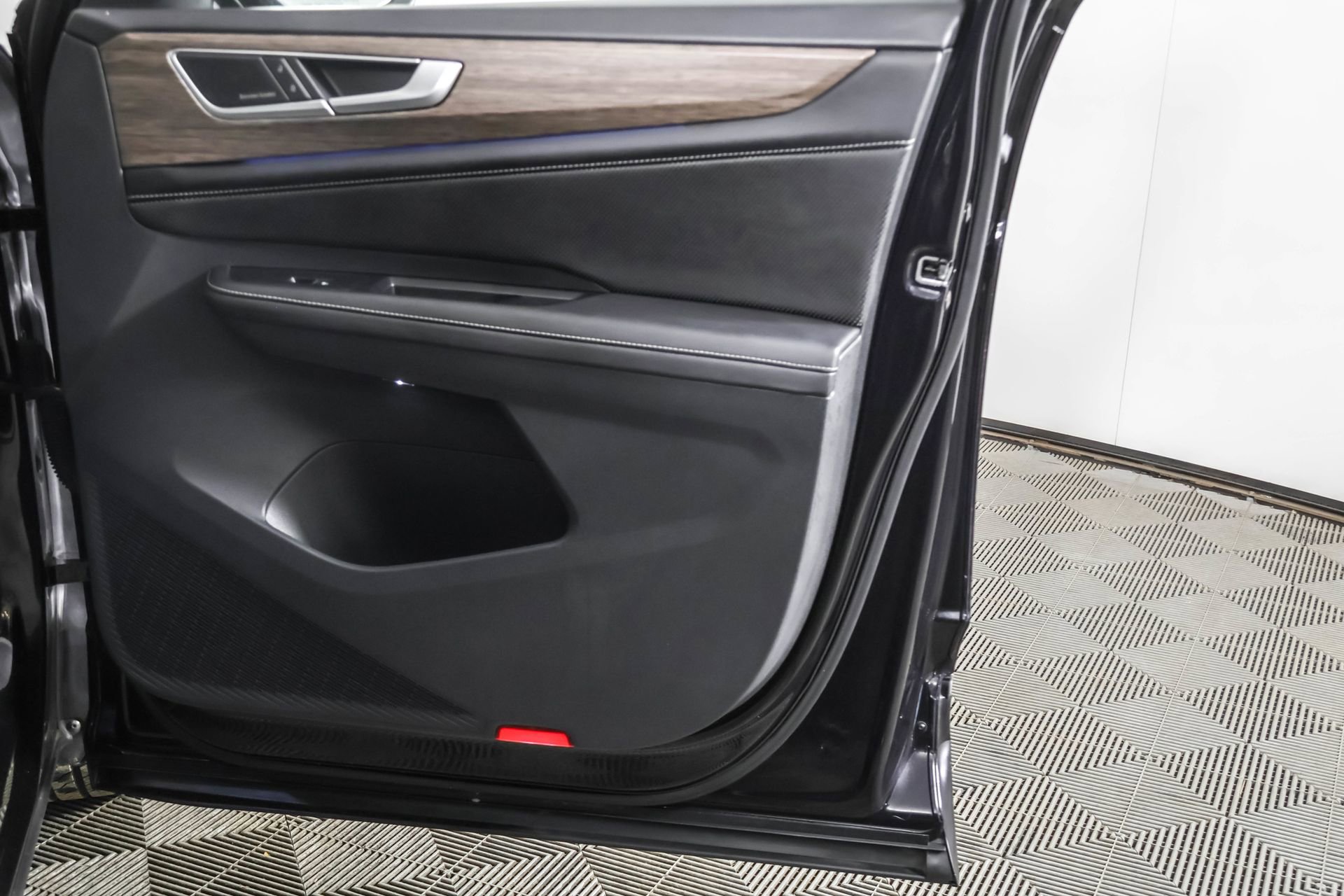 Used 2024 Volkswagen Atlas SEL Premium R-Line image 52