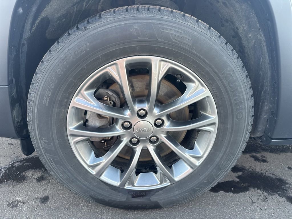 Used 2020 Jeep Cherokee Latitude Plus w/ Comfort/Convenience Group image 18