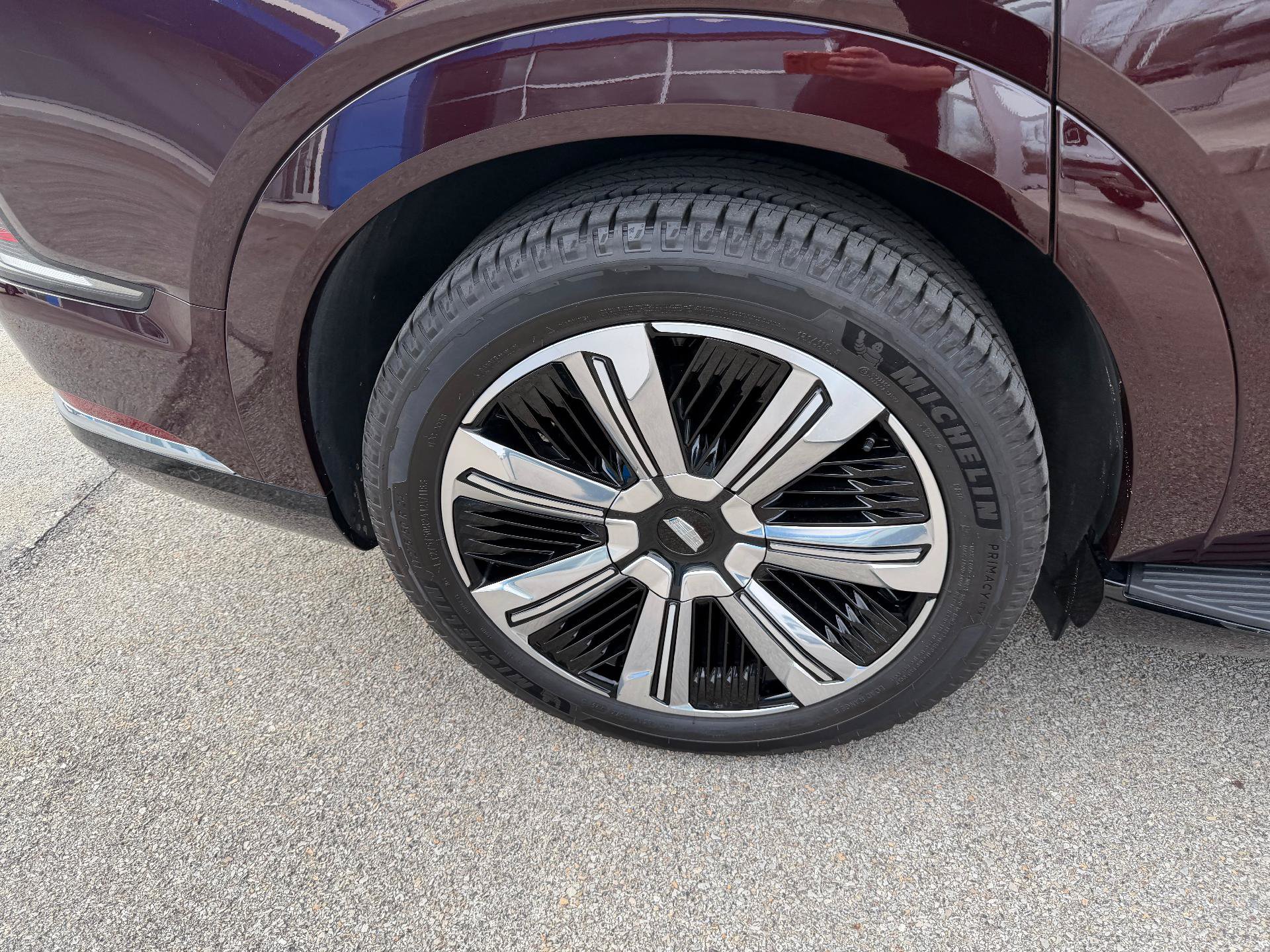 Certified 2025 Cadillac Escalade IQ Luxury 2 w/ LPO, Premium Carpet Package AWD/4WD image 11