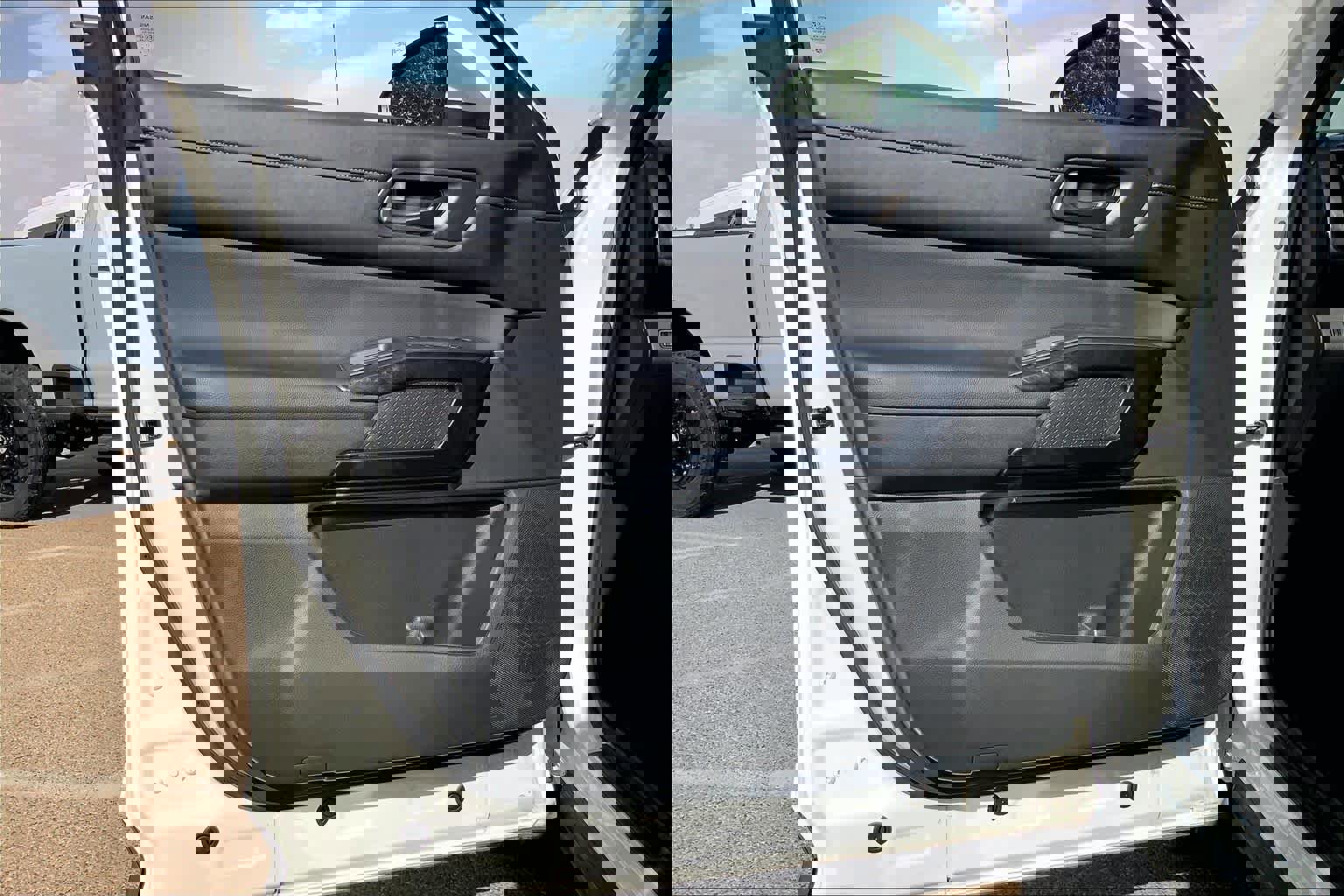 Used 2025 Nissan Pathfinder SV FWD image 22