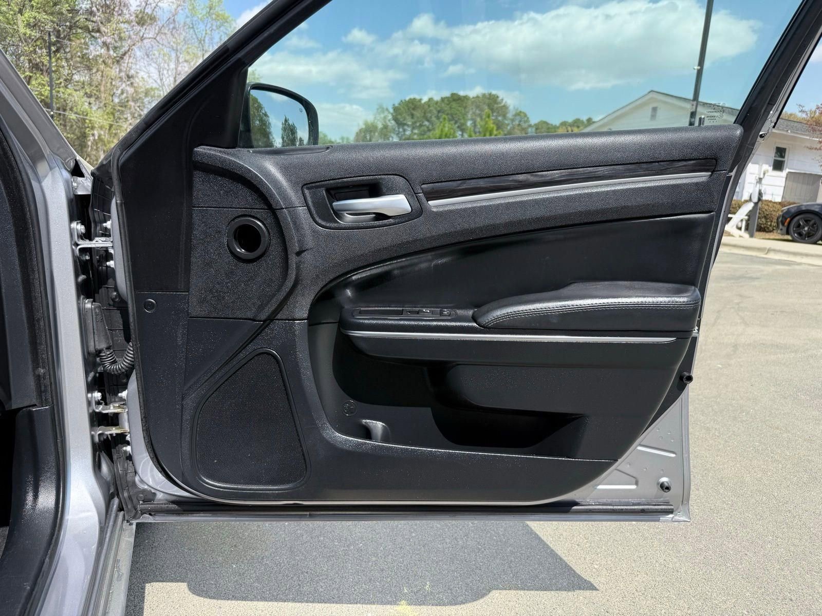 Used 2015 Chrysler 300 Limited w/ Driver Convenience Group image 22