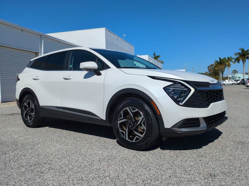 Used 2024 Kia Sportage LX image 3