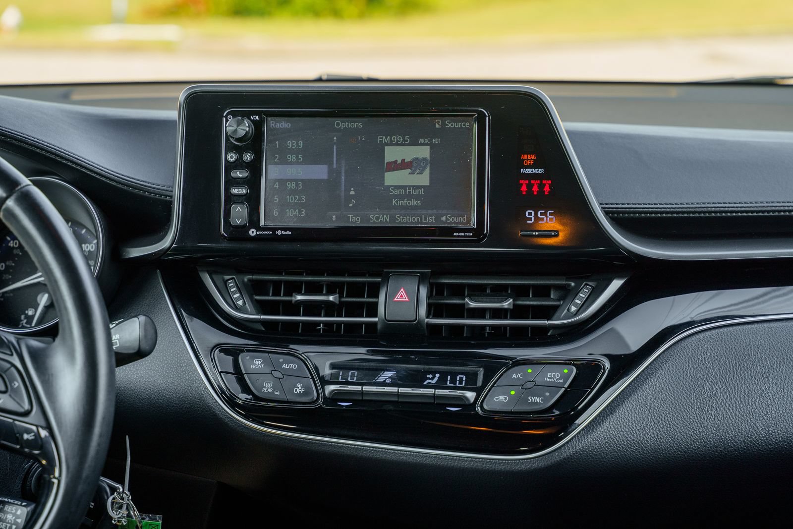 Used 2018 Toyota C-HR XLE FWD image 33