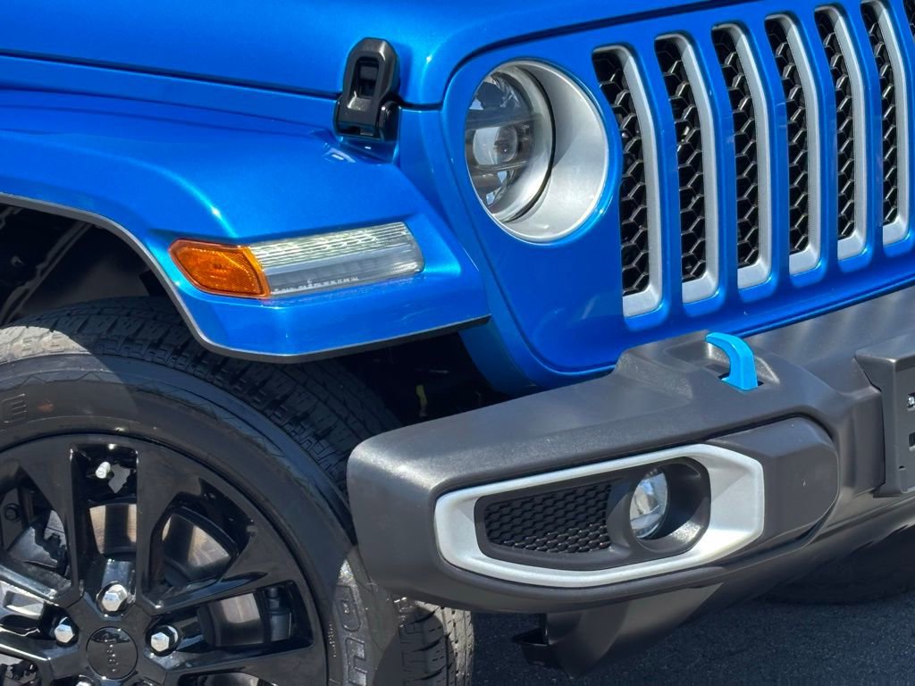 Used 2023 Jeep Wrangler Unlimited Sahara AWD/4WD image 6