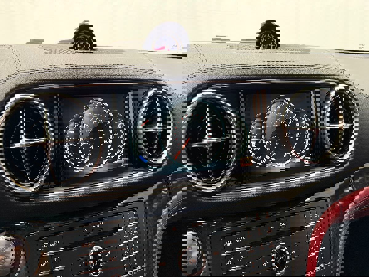 Used 2017 Mercedes-Benz SL 550 image 28