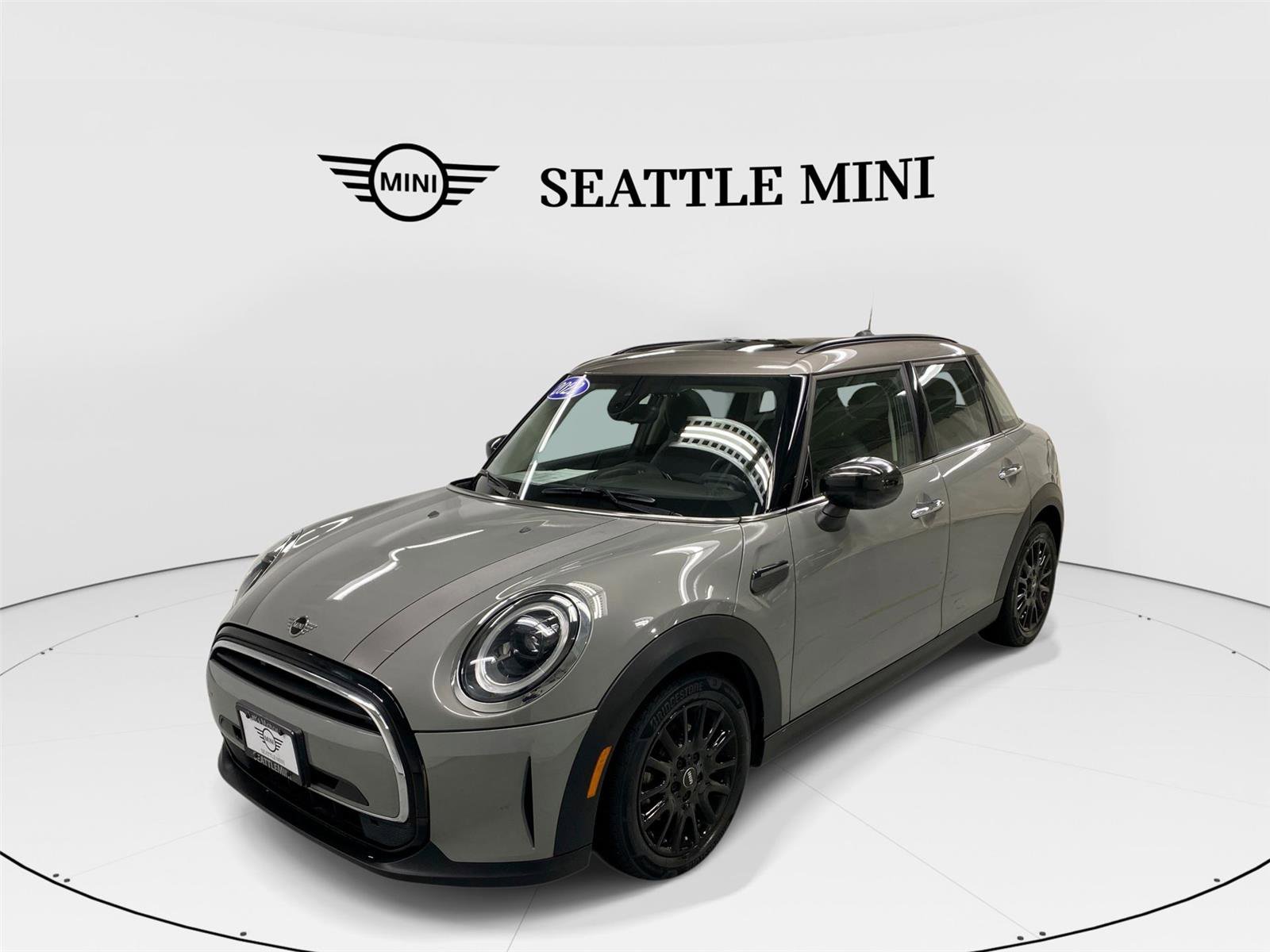 Certified 2022 MINI Cooper 4-Door Hardtop image 1