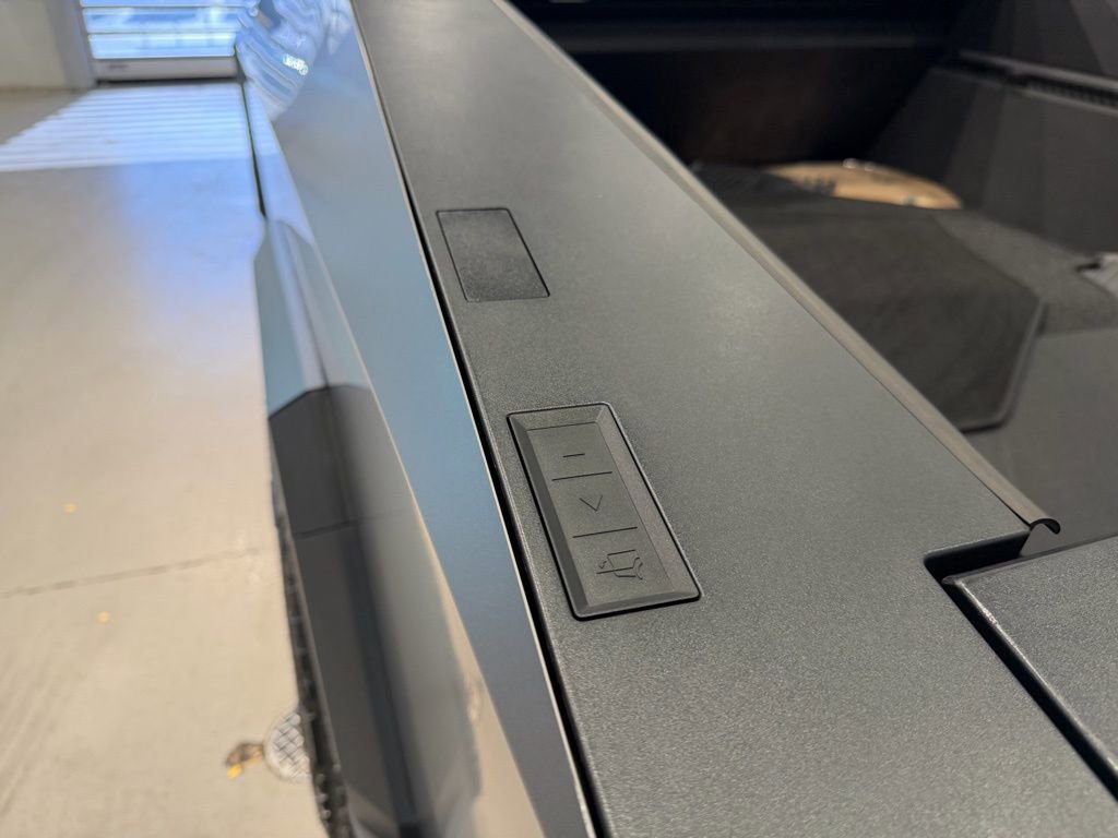 Used 2024 Tesla Cybertruck AWD Crew Cab image 40