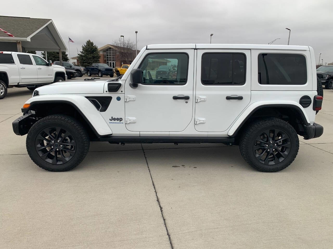 Used 2025 Jeep Wrangler Unlimited Sahara image 9