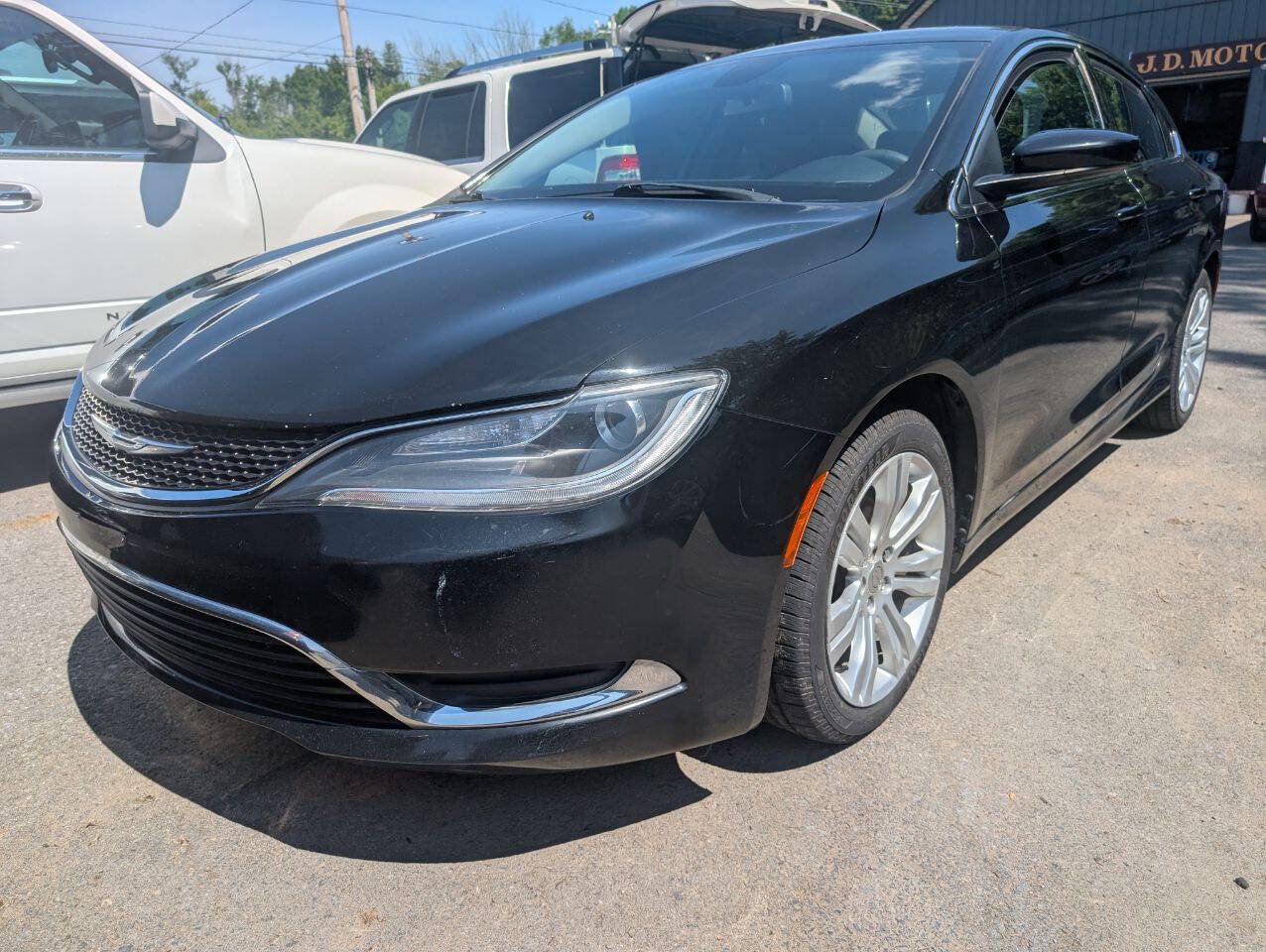 Used 2015 Chrysler 200 Limited image 2
