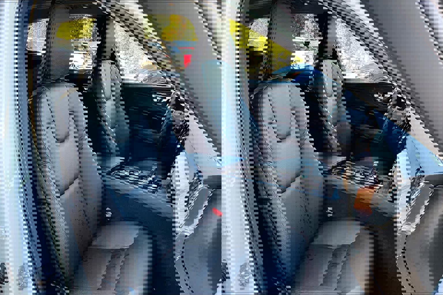 Used 2023 Volvo XC60 B5 Plus w/ Climate Package image 8