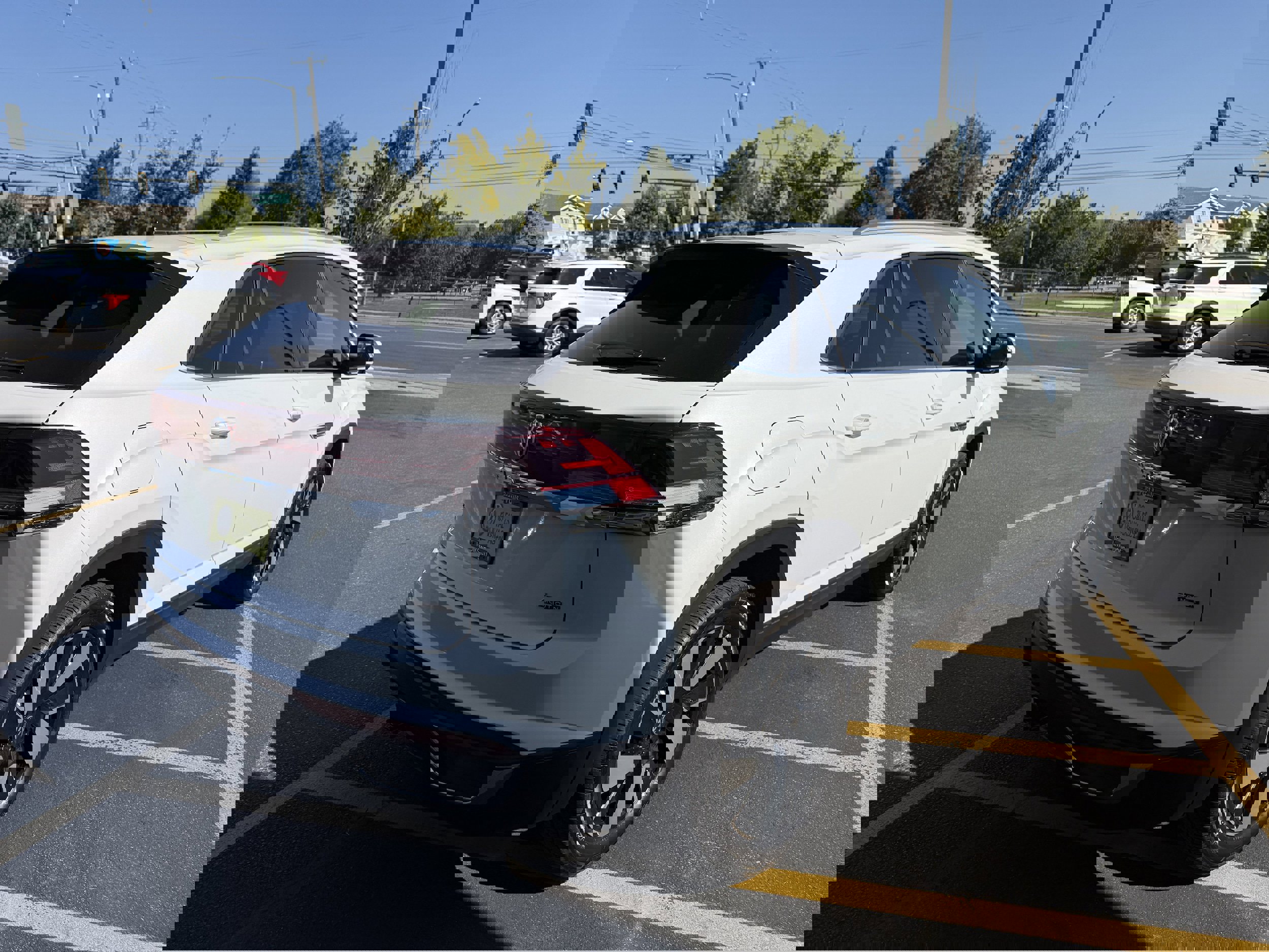 New 2026 Volkswagen Atlas Cross Sport SE image 3