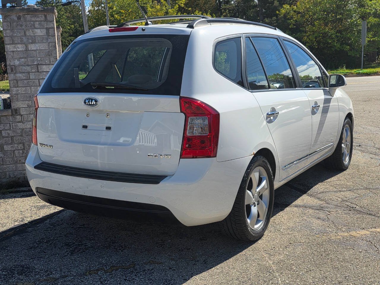 Used 2008 Kia Rondo EX FWD image 5