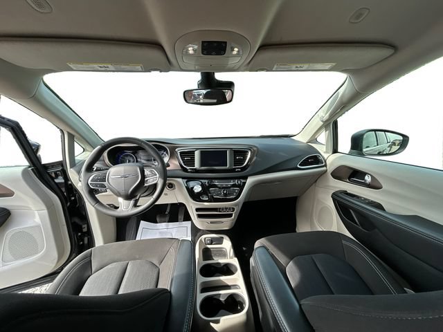 Used 2023 Chrysler Voyager LX FWD image 22