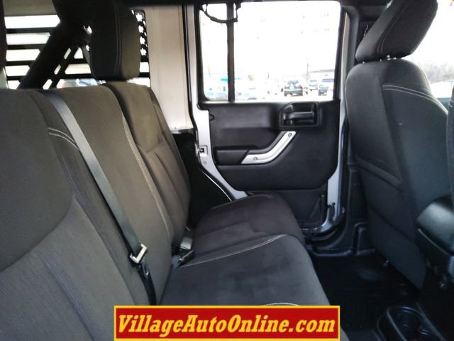 Used 2014 Jeep Wrangler Unlimited Rubicon w/ Connectivity Group image 29