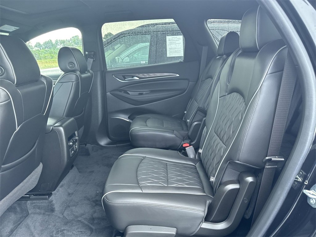 Used 2022 Buick Enclave Avenir w/ Avenir Technology Package image 29