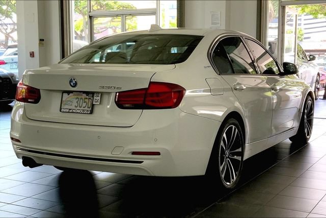 Used 2018 BMW 330e w/ Convenience Package RWD image 6