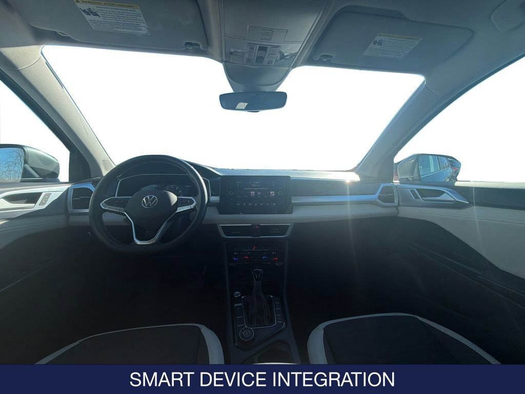 Used 2025 Volkswagen Taos SE image 16