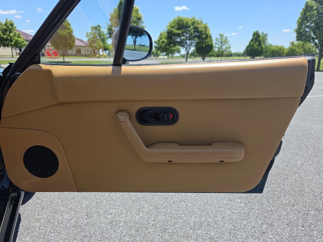 Used 1991 MAZDA MX-5 Miata RWD image 16