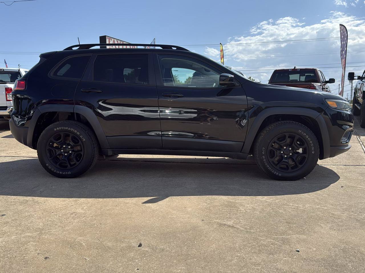 Used 2022 Jeep Cherokee Latitude AWD/4WD image 5