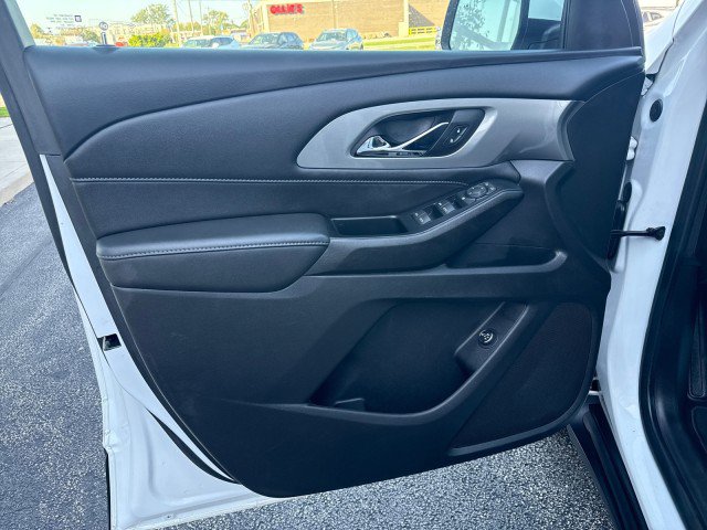 Used 2023 Chevrolet Traverse LT FWD image 14