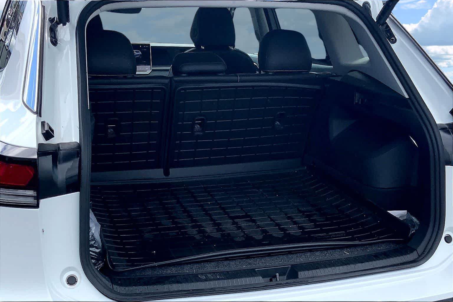 Certified 2026 Volkswagen Tiguan SE FWD image 18